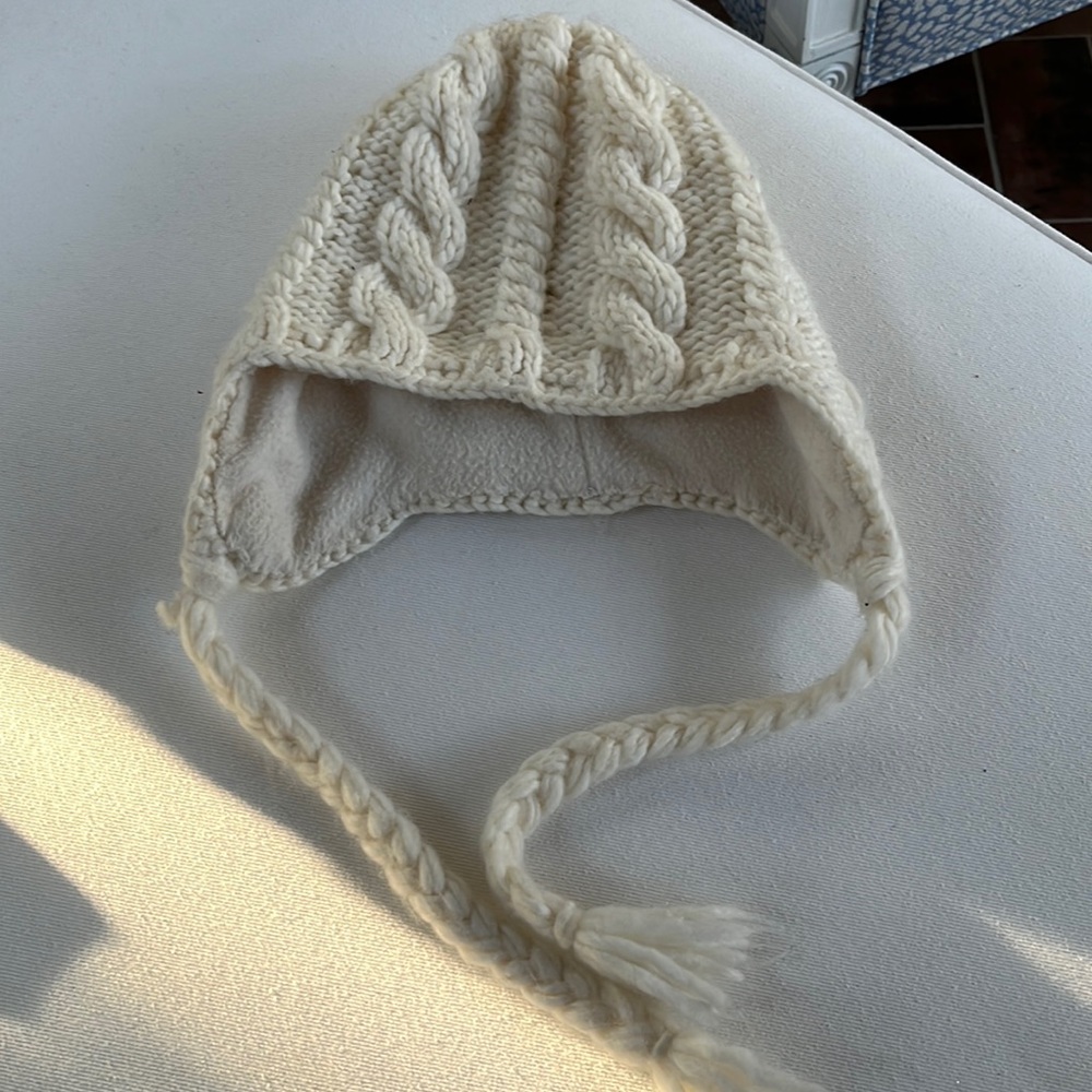 Chunky knit soft ivory bula brand hat
